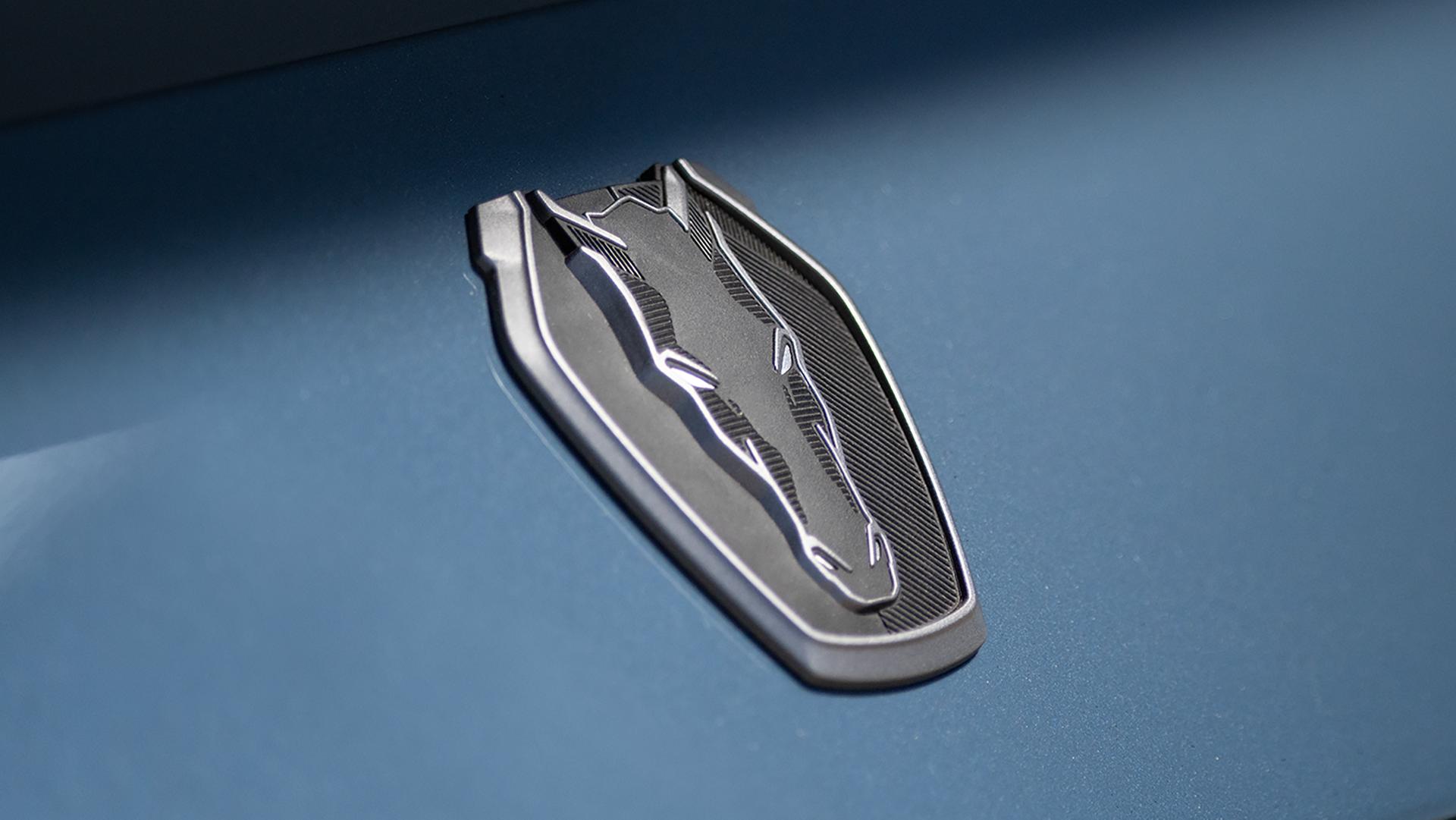 Insigne Ford Mustang Dark Horse® 2026