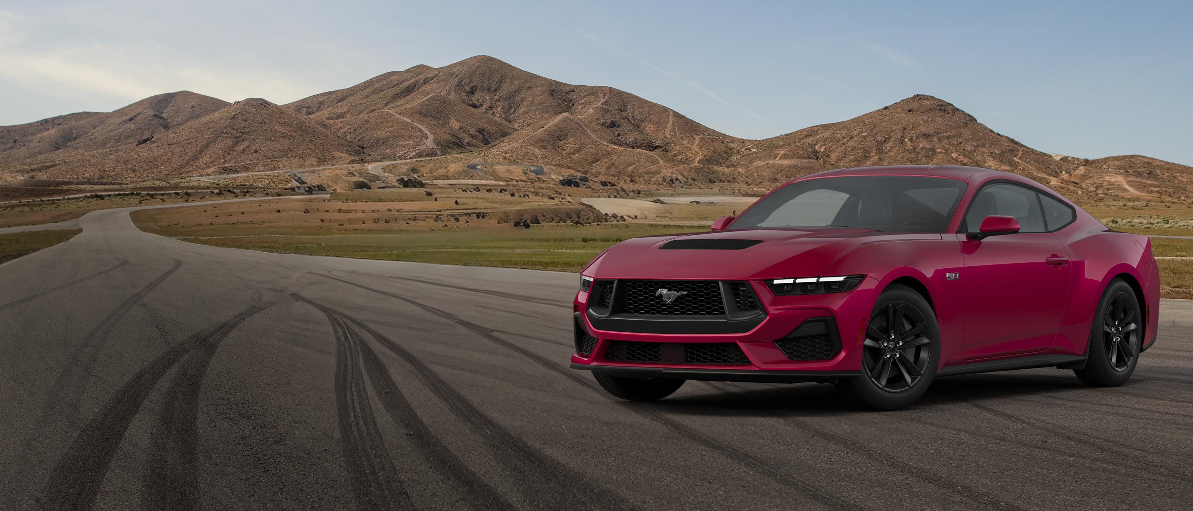 Ford Mustang® GT coupé 2026 stationnée sur un circuit fermé