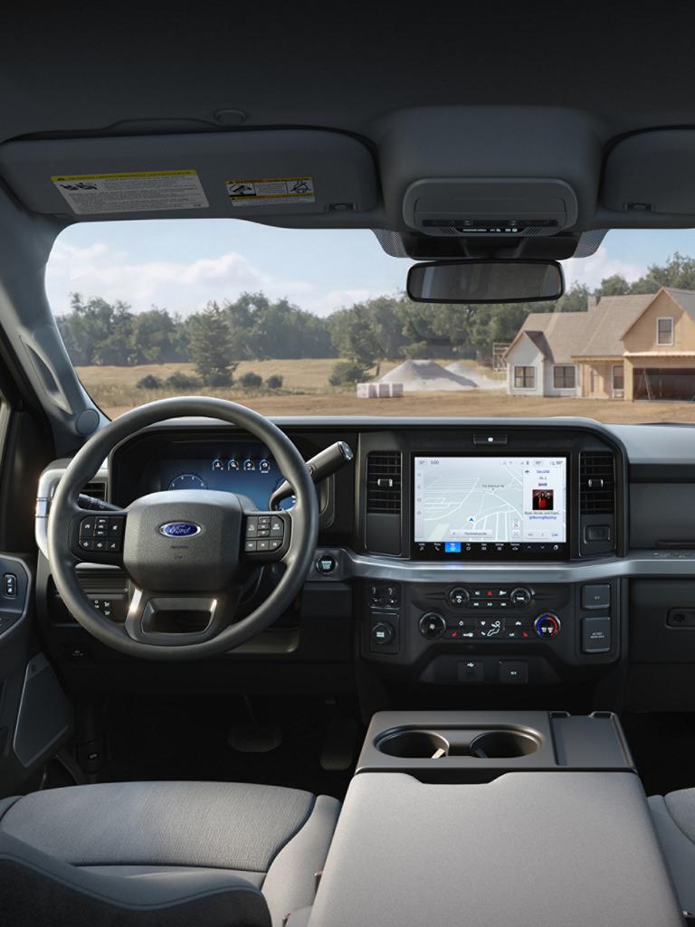 Vue intérieure de l’écran central du modèle Ford Super Duty® XLT 2027 avec l’ensemble d’équipements haut niveau