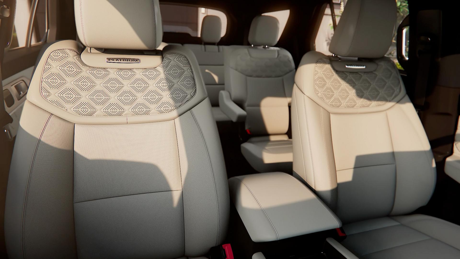 L'intérieur d'un VUS Ford Explorer® Platinum™ 2027 équipé de l'ensemble cuir de luxe en option