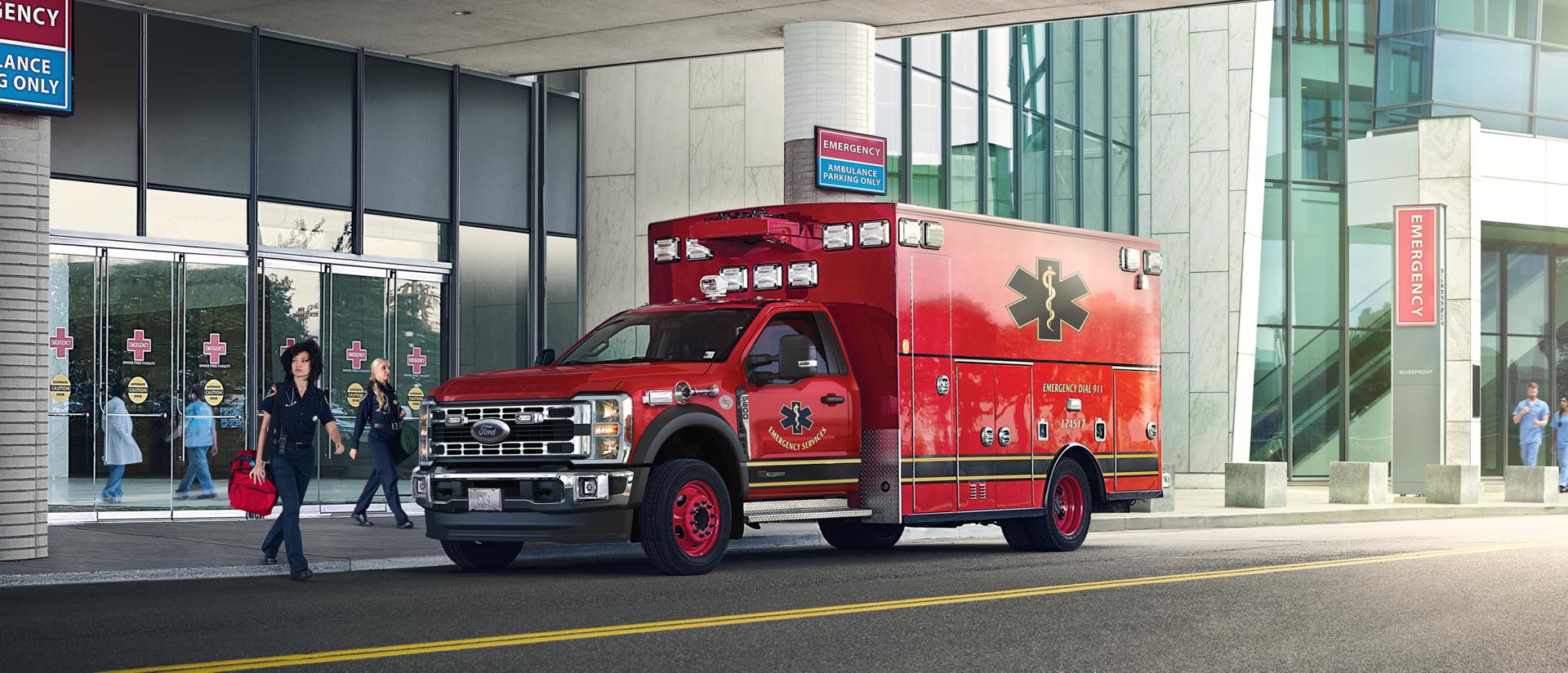 Un Ford Super Duty® à châssis-cabine 2026 avec ensemble EMT