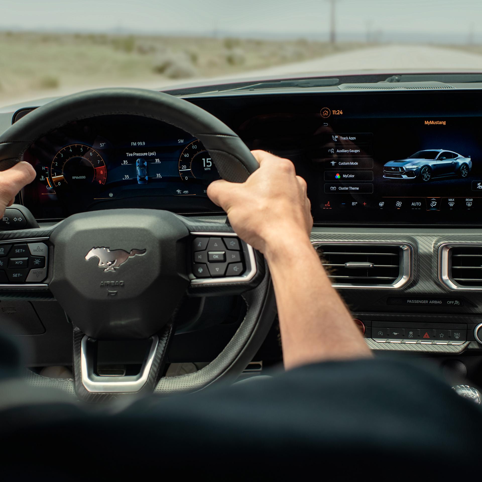 Personne conduisant une Ford Mustang® Coupé 2026