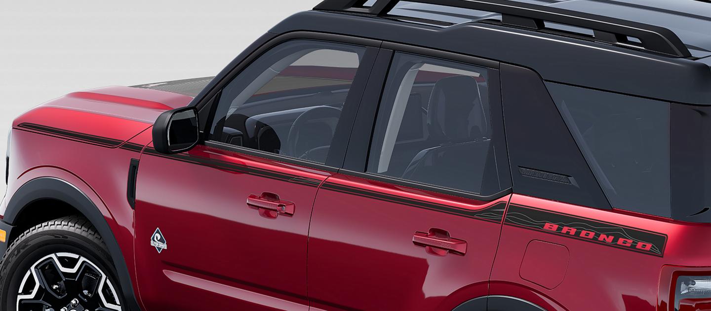 Le Ford Bronco Sport® 2025 illustrant des graphiques sur les côtés du véhicule et du capot