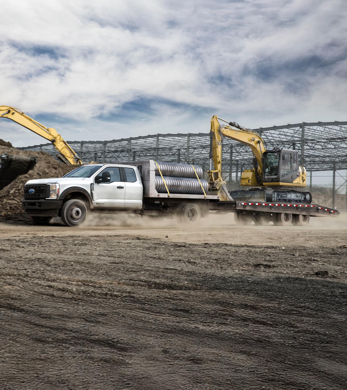 Super Duty Chassis Cab sur un chantier de construction.