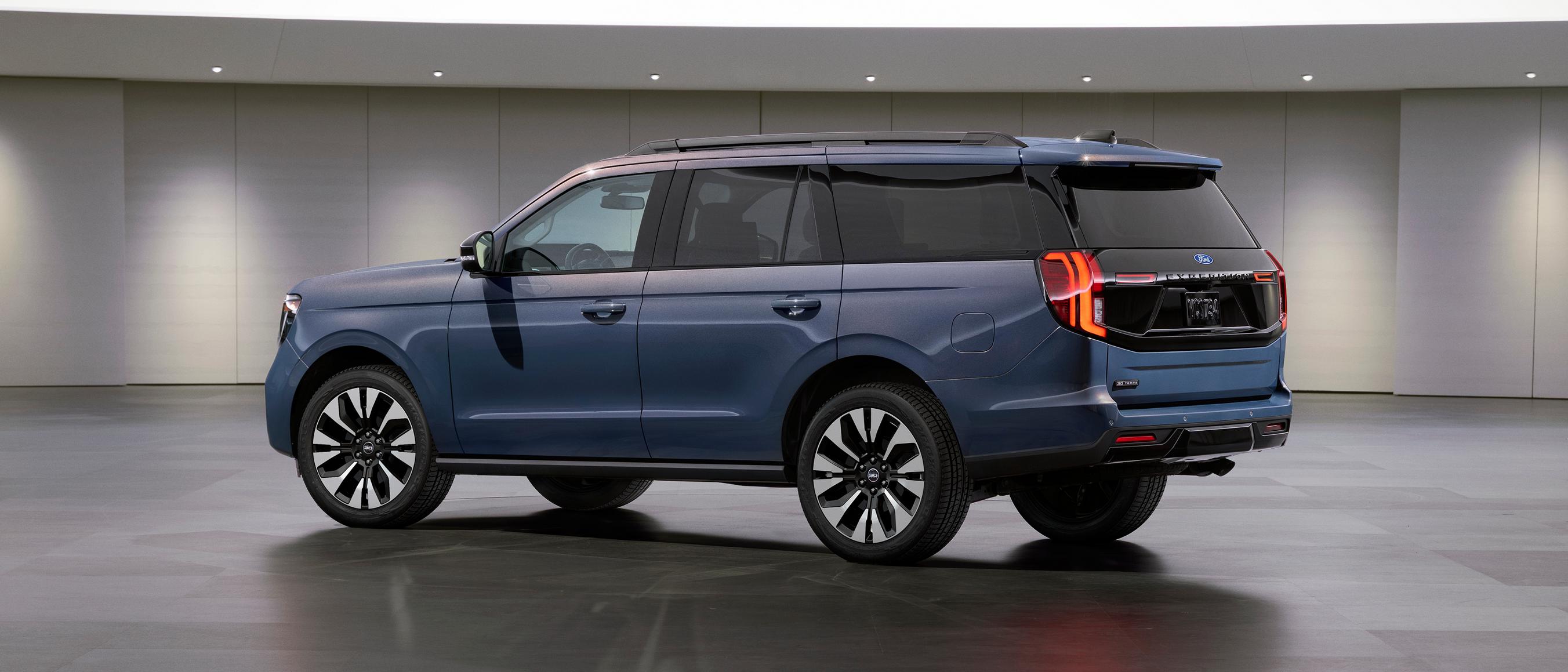 Modèle Ford Expedition® Platinum™ 2027 avec ensemble décor du 30e anniversaire en option en Bleu Ember métallisé