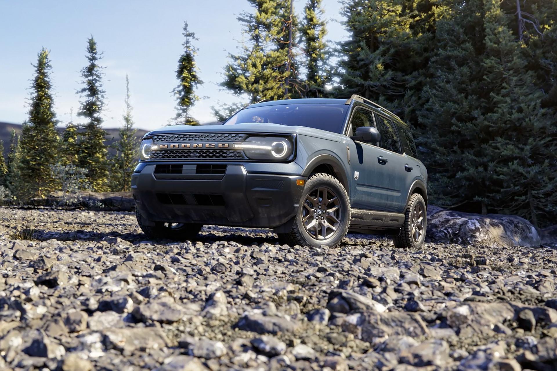 VUS Ford Bronco Sport® 2026 stationné dans les bois avec des arbres entourant le véhicule