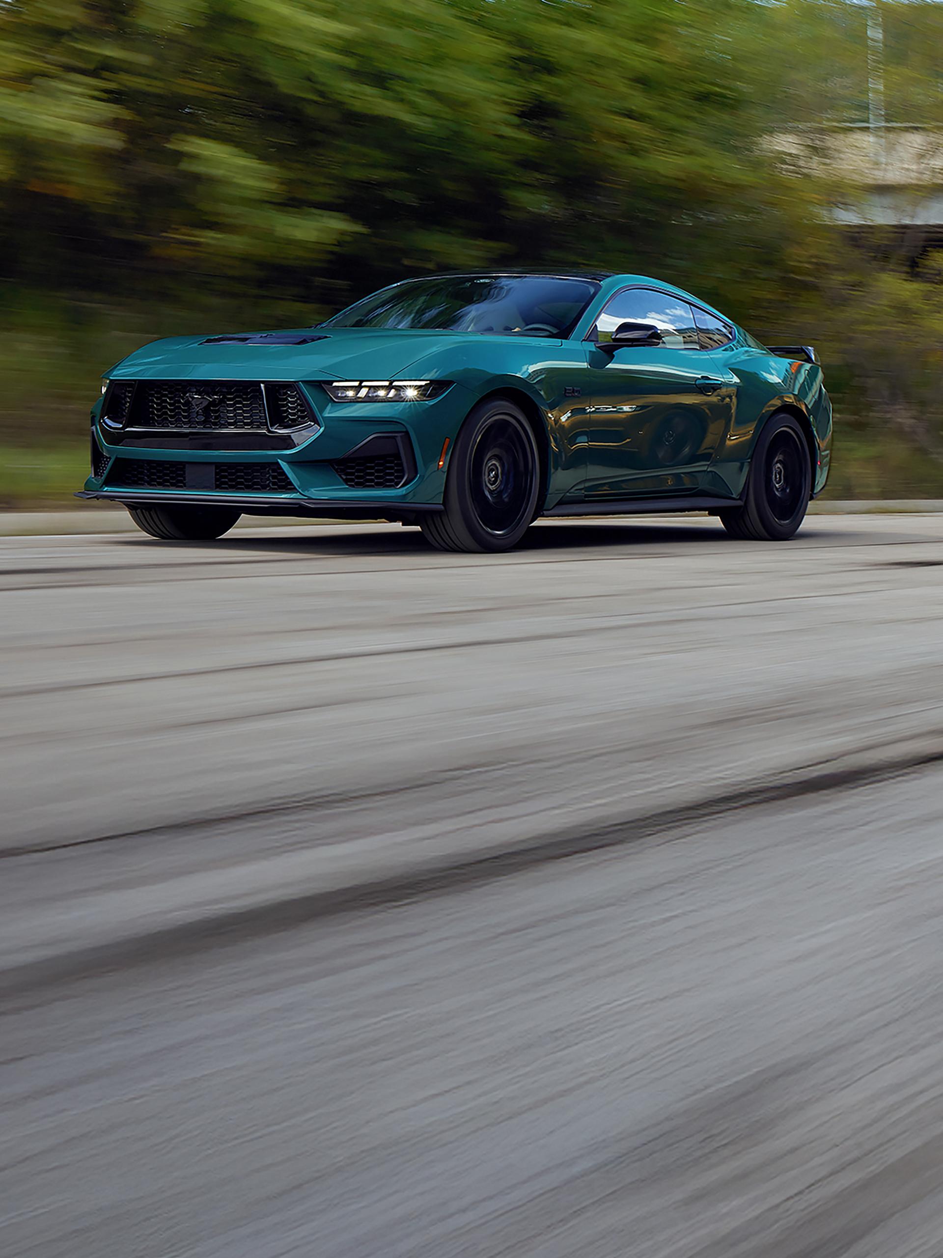 Une Ford Mustang® GT Coupé 2026 circulant sur une autoroute