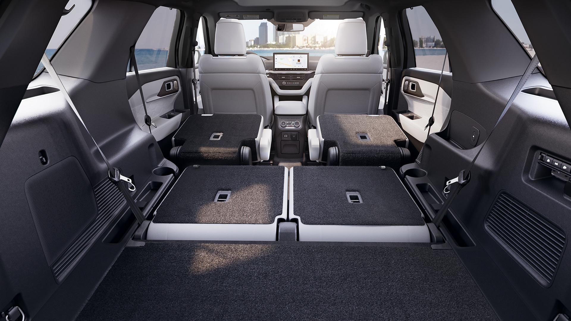 La zone de chargement d'un VUS Ford Explorer® 2027 avec les sièges arrière rabattus