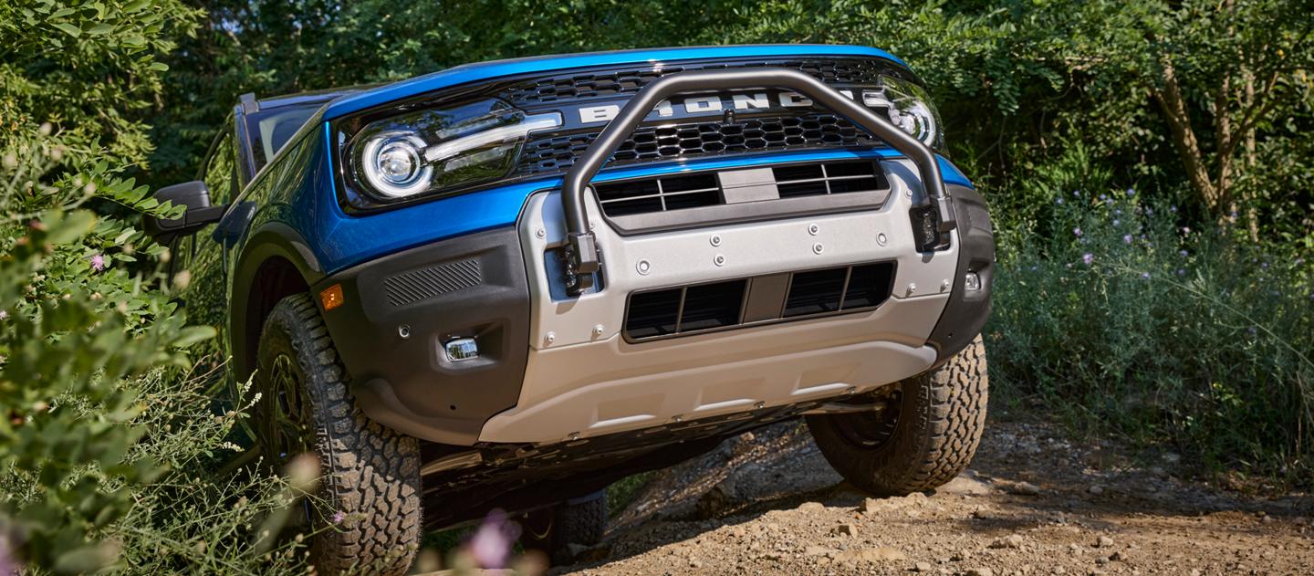 Ford Bronco Sport® 2025 stationné avec pare-broussaille avant