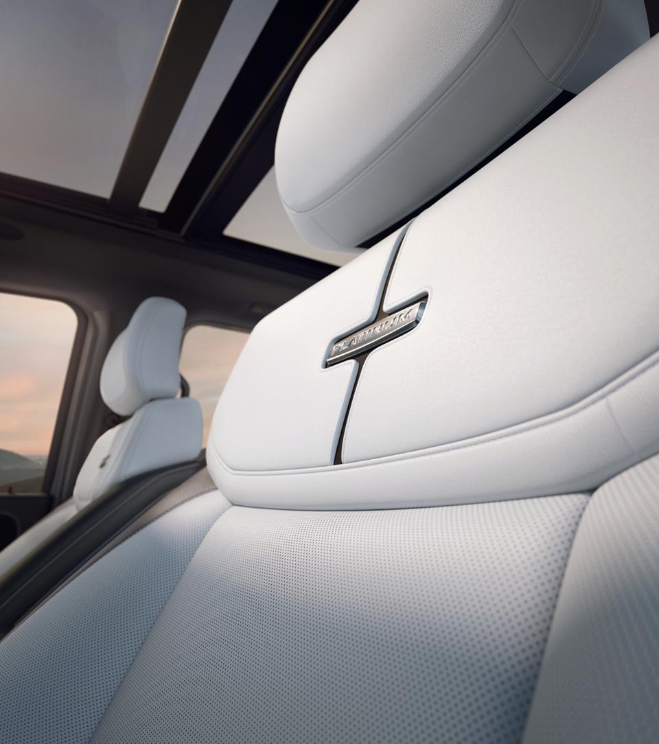 Gros plan sur une surface de siège garnie ActiveX® sur un camion Ford F-150® Lightning® 2025