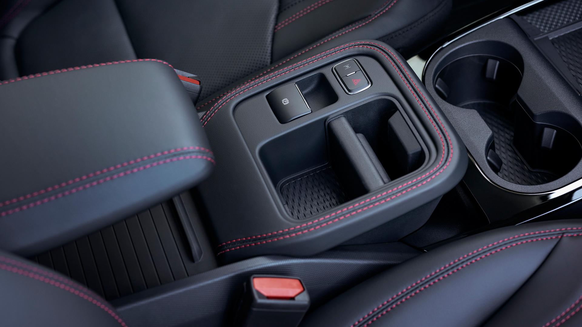 Compartiments de rangement dans la console de la Ford Mustang Mach-E® 2025