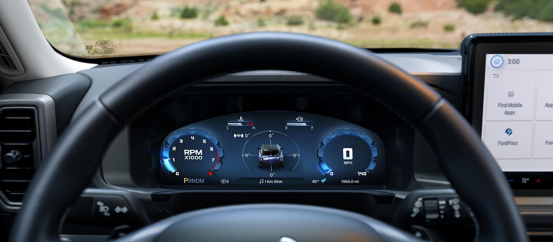 Intérieur du VUS Ford Bronco Sport® 2026 montrant l’affichage du tableau de bord, le volant et l’affichage central