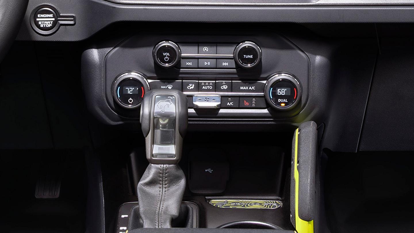 Contrôles de la climatisation intérieurs du Ford Bronco® RTR 2026
