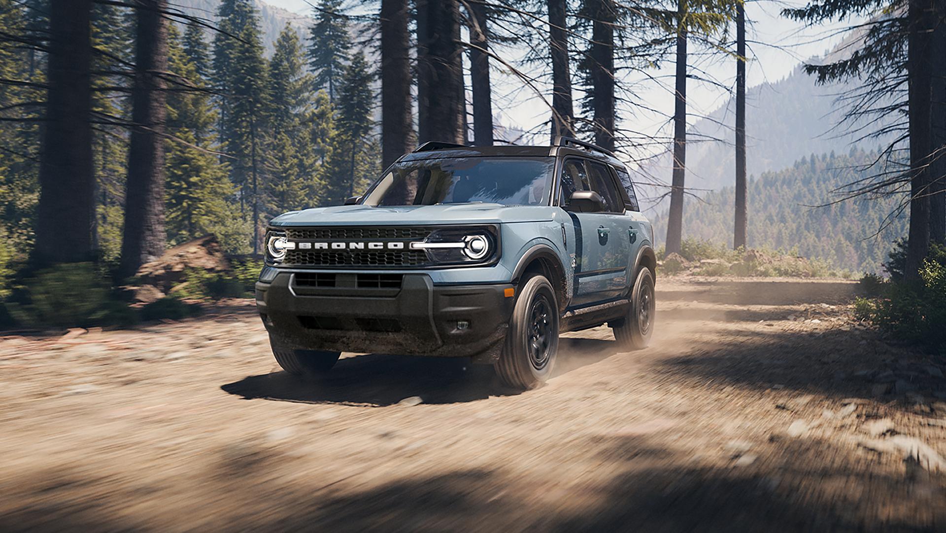 Un VUS Ford Bronco Sport® 2026 roulant sur un chemin de terre