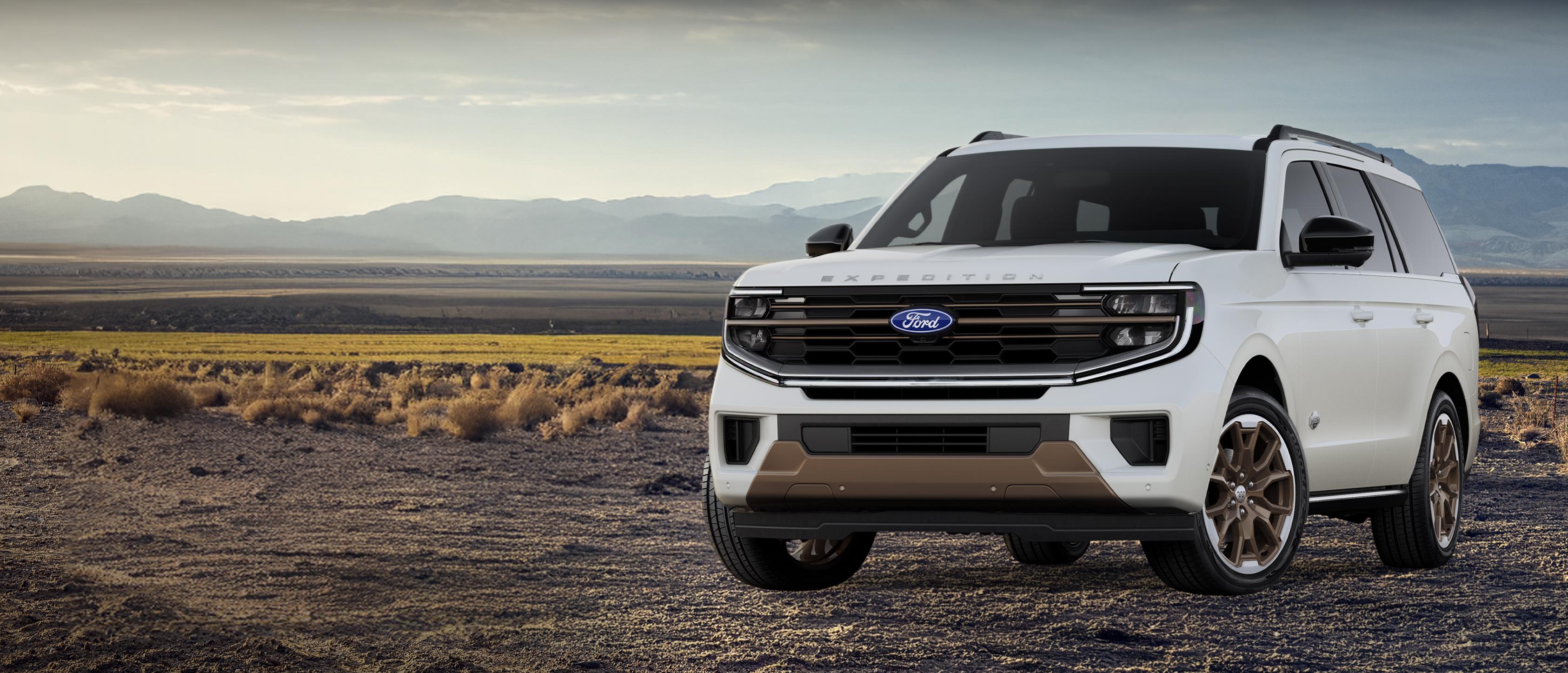 VUS Ford Expedition® King Ranch® 2027 montré stationné à l’extérieur