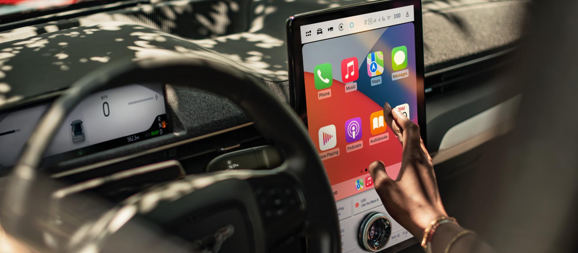 Volant et écran tactile central de la Ford Mustang Mach-E® 2025