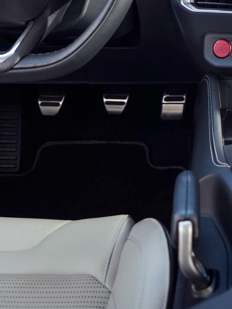 Intérieur de la Ford Mustang® 2026 montrant des pédales en aluminium en option
