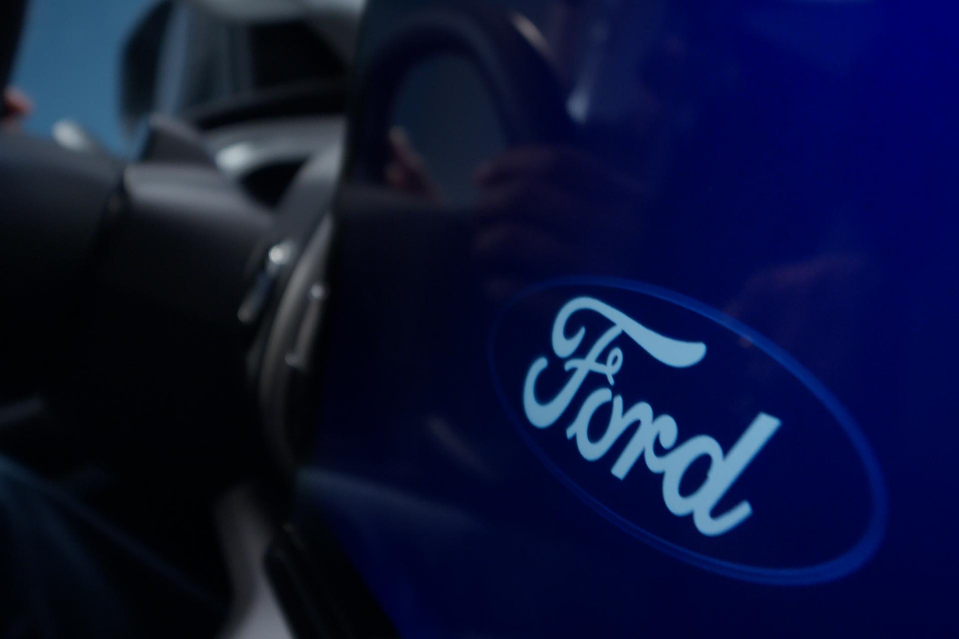 Fonctions de l’ensemble de connectivité Ford sur un écran central de 13,2 po du VUS Ford Expedition® 2026