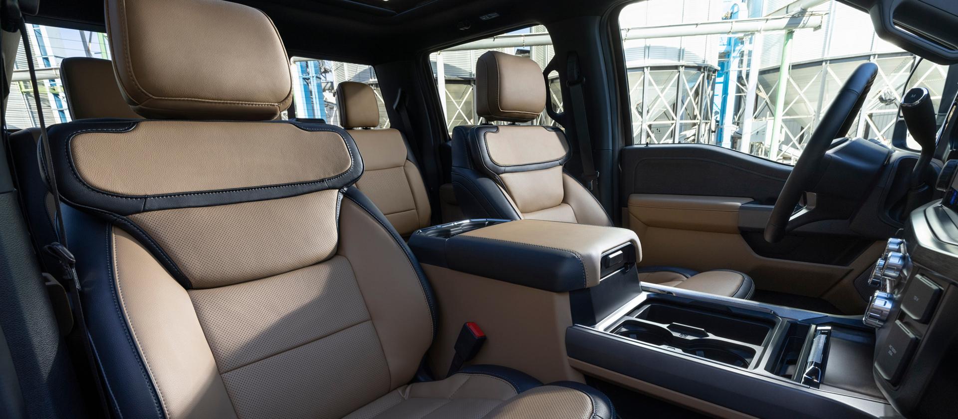 Vue intérieure de la camionnette Ford Super Duty® F-350® Lariat® 2027