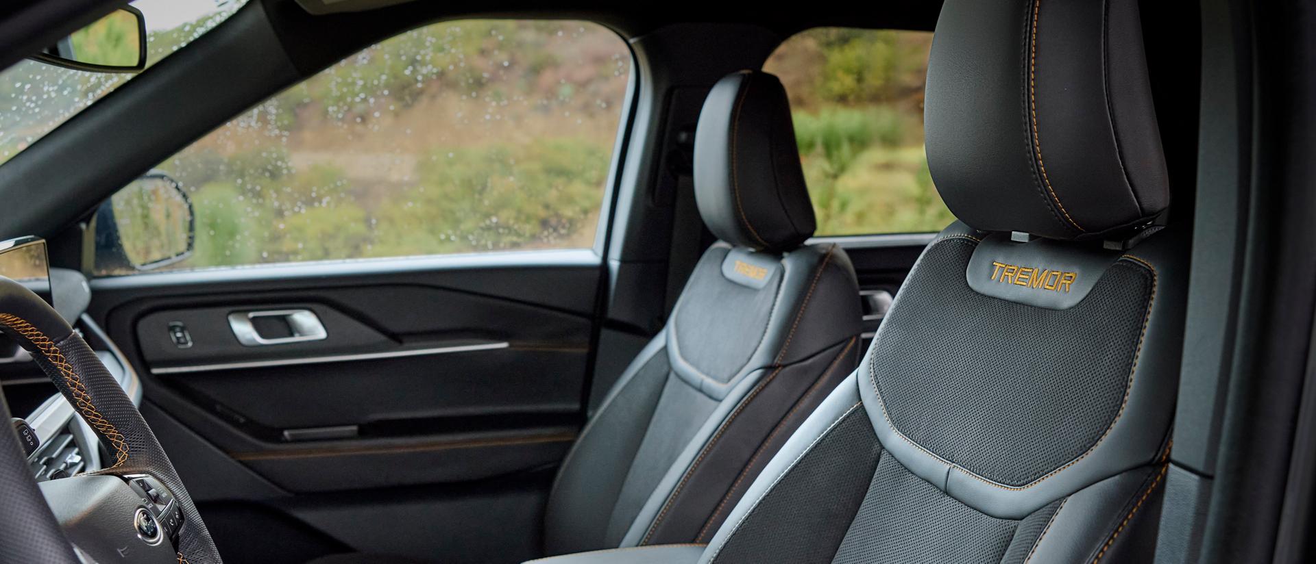 Les sièges avant d’un VUS Ford Explorer® Tremor® 2026