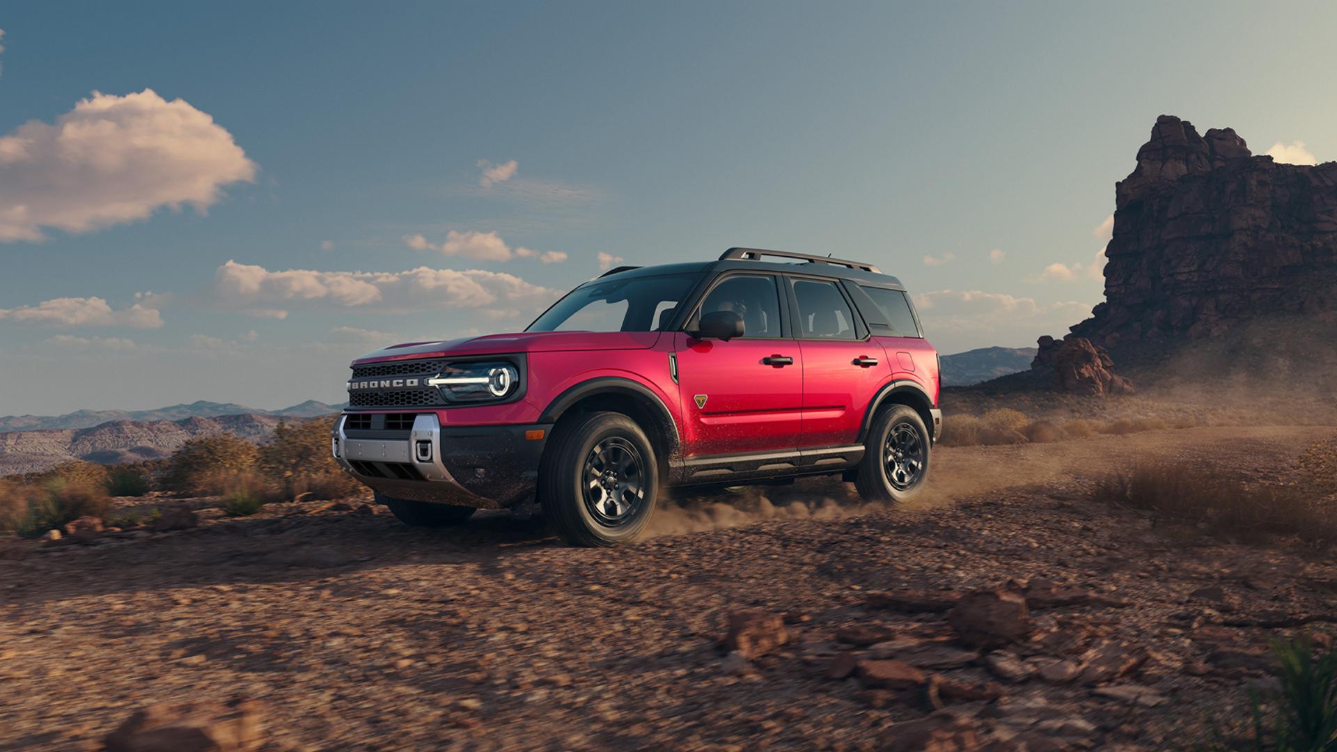 Un VUS Ford Bronco Sport® 2026 roulant sur de l’herbe