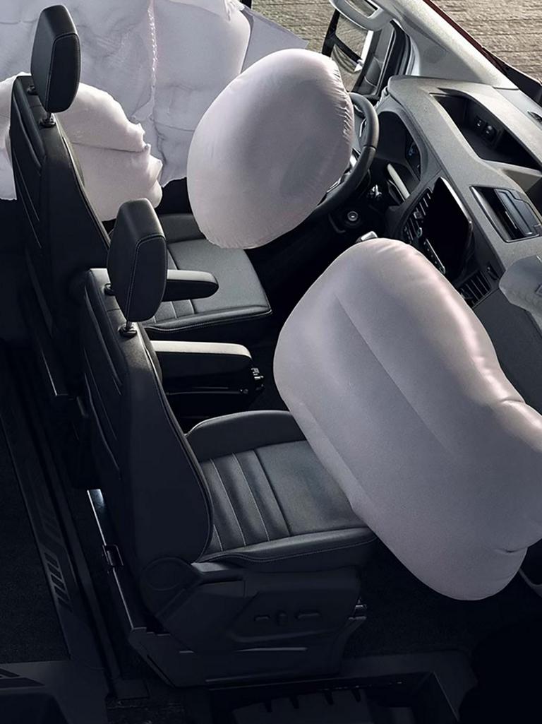 Le système Safety Canopy® présenté déployé à l’intérieur d’une fourgonnette Ford Transit® 2026