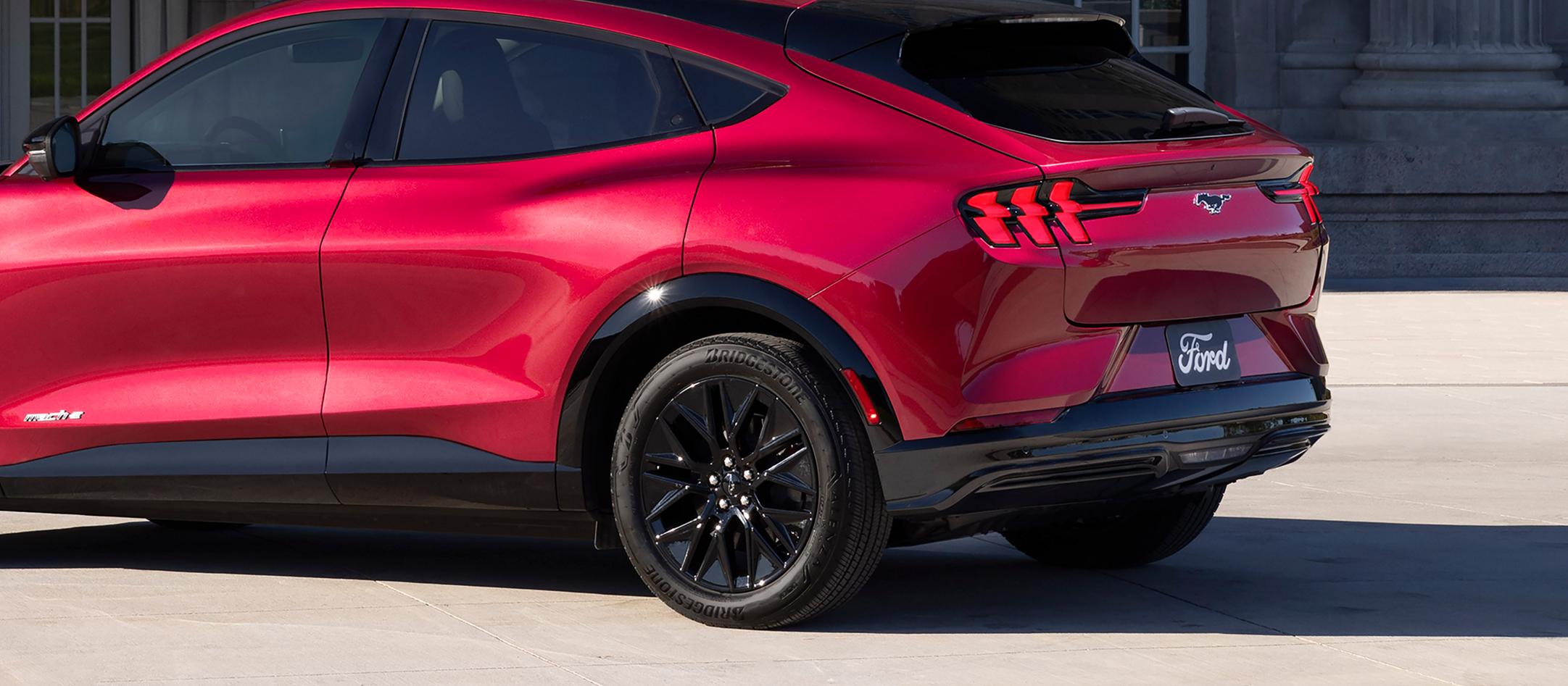 Une Ford Mustang Mach-E® 2025 garée
