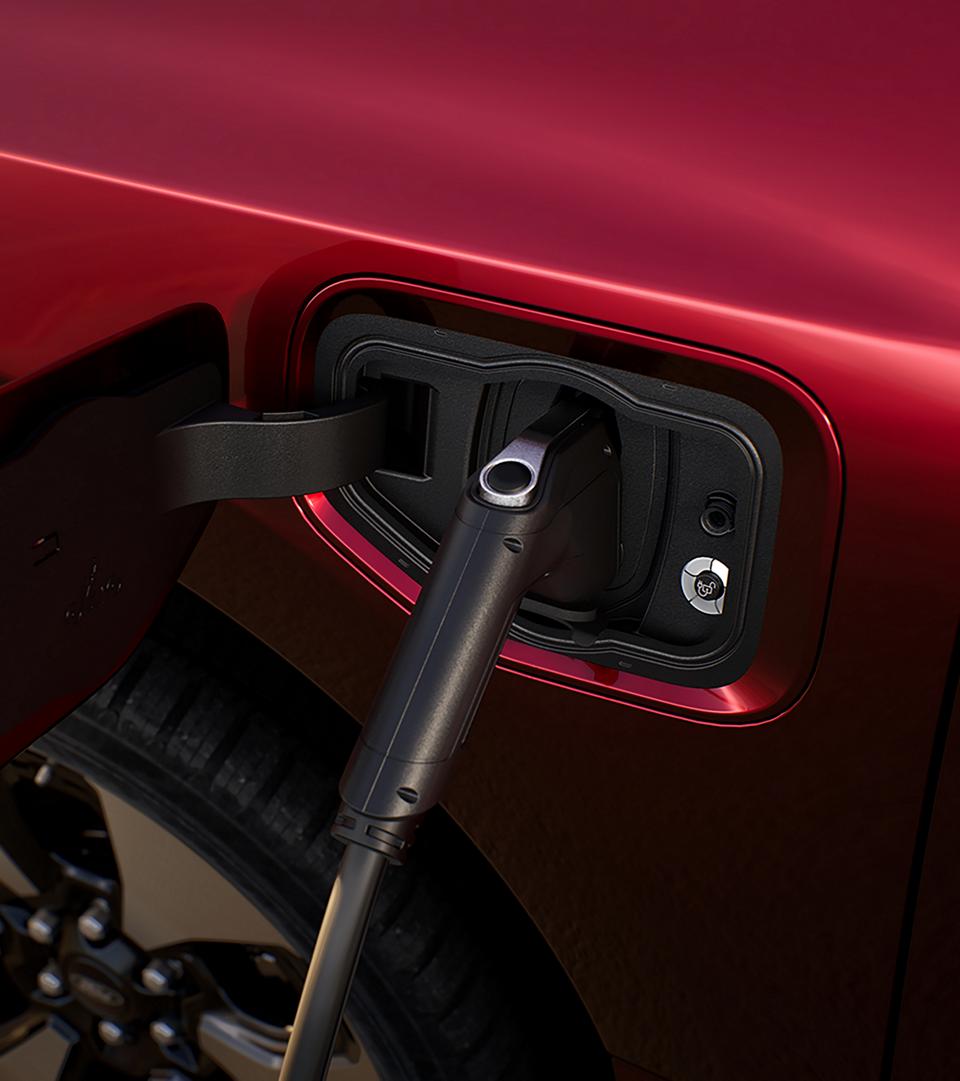 Un gros plan du port de charge du F-150® Lightning® 2025.