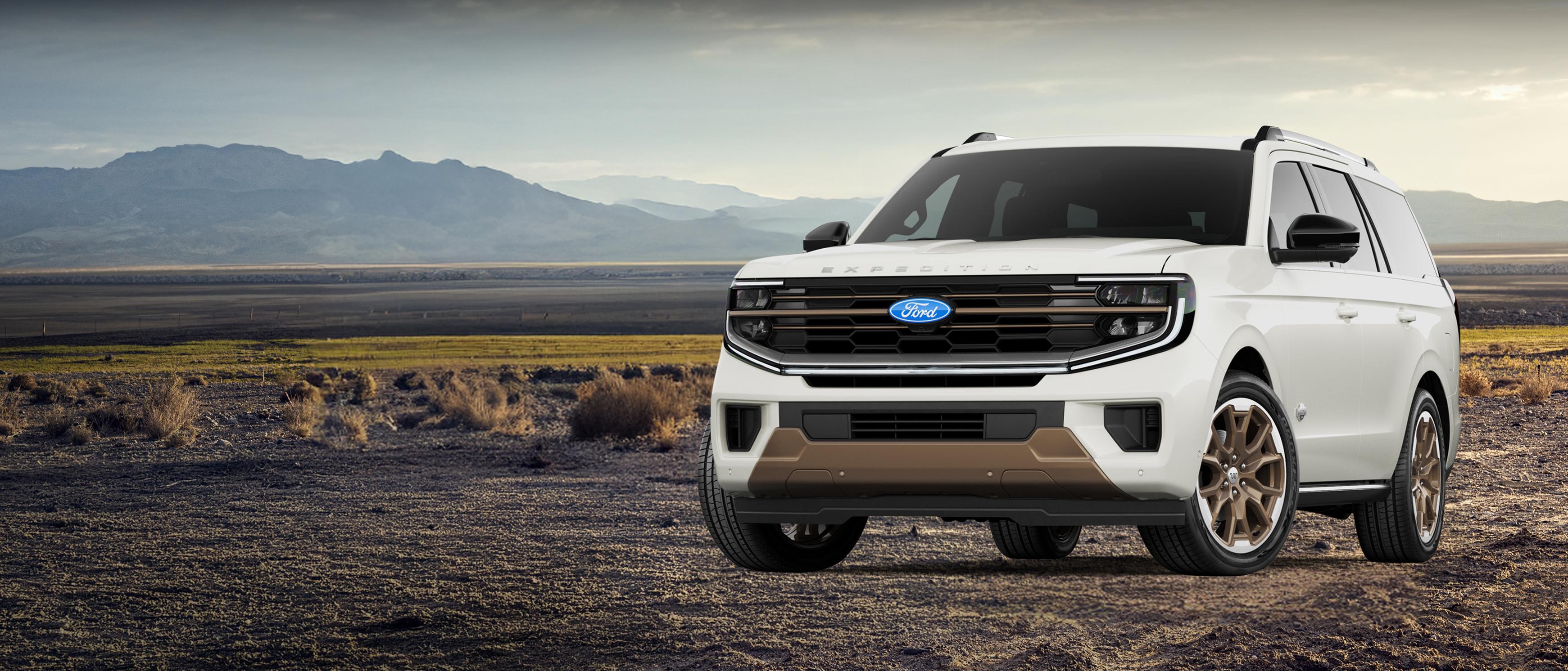 VUS Ford Expedition® King Ranch® 2027 montré stationné à l’extérieur