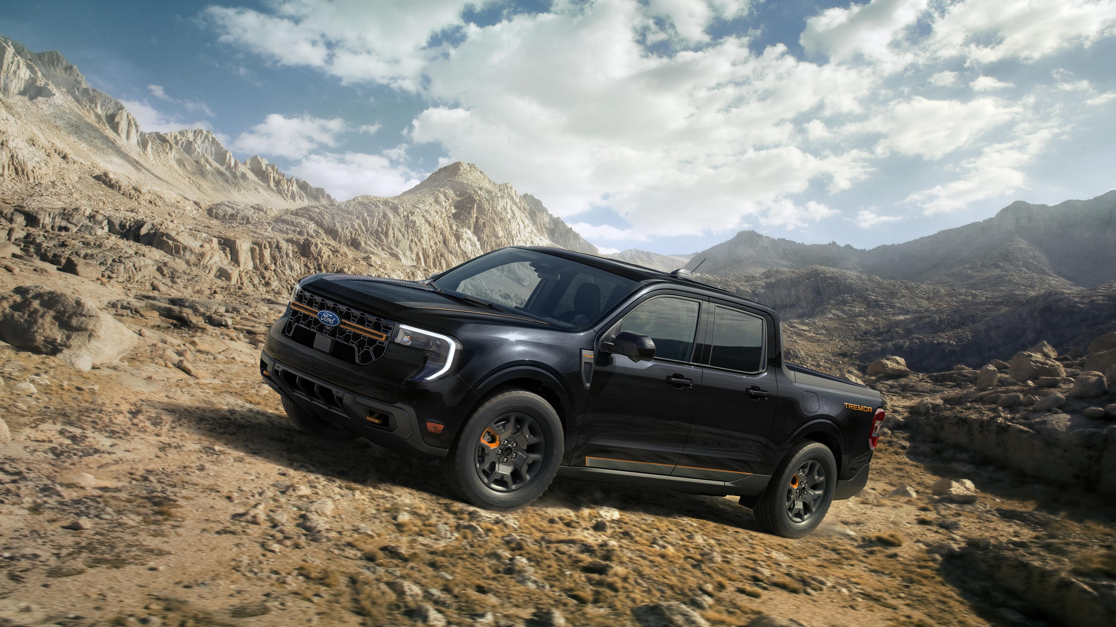 Un modèle Ford Maverick® Tremor® 2026 circulant sur une colline rocheuse