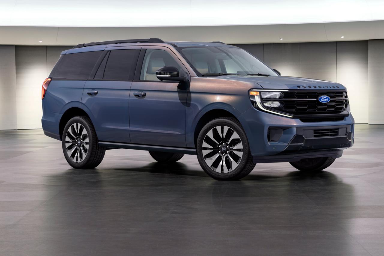 Modèle Ford Expedition® Platinum™ 2027 avec ensemble décor du 30e anniversaire en option en Bleu Ember métallisé