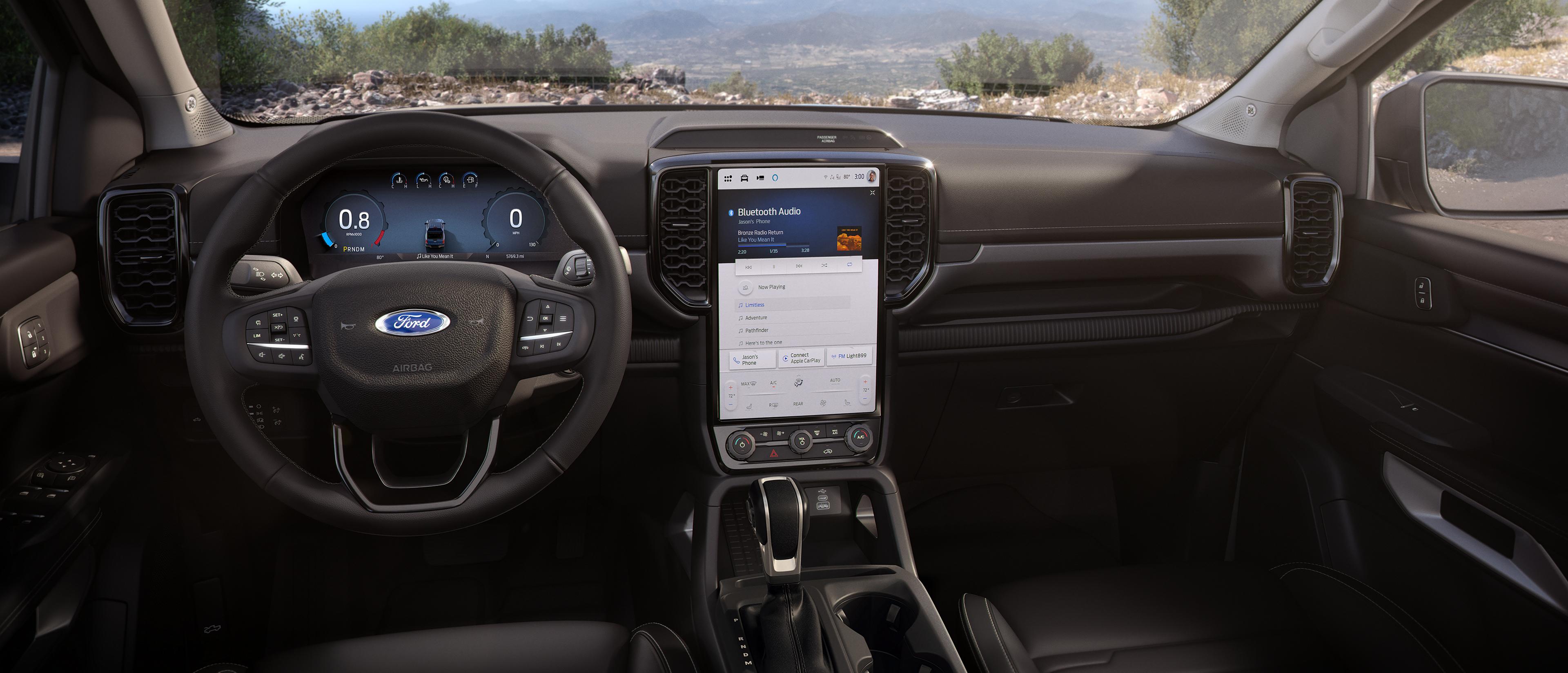 Intérieur du tableau de bord et de l’écran central du Ranger® 2025