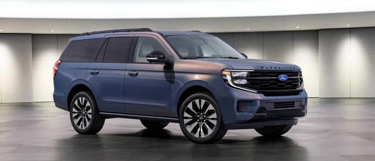 Modèle Ford Expedition® Platinum™ 2027 avec ensemble décor du 30e anniversaire en option en Bleu Ember métallisé