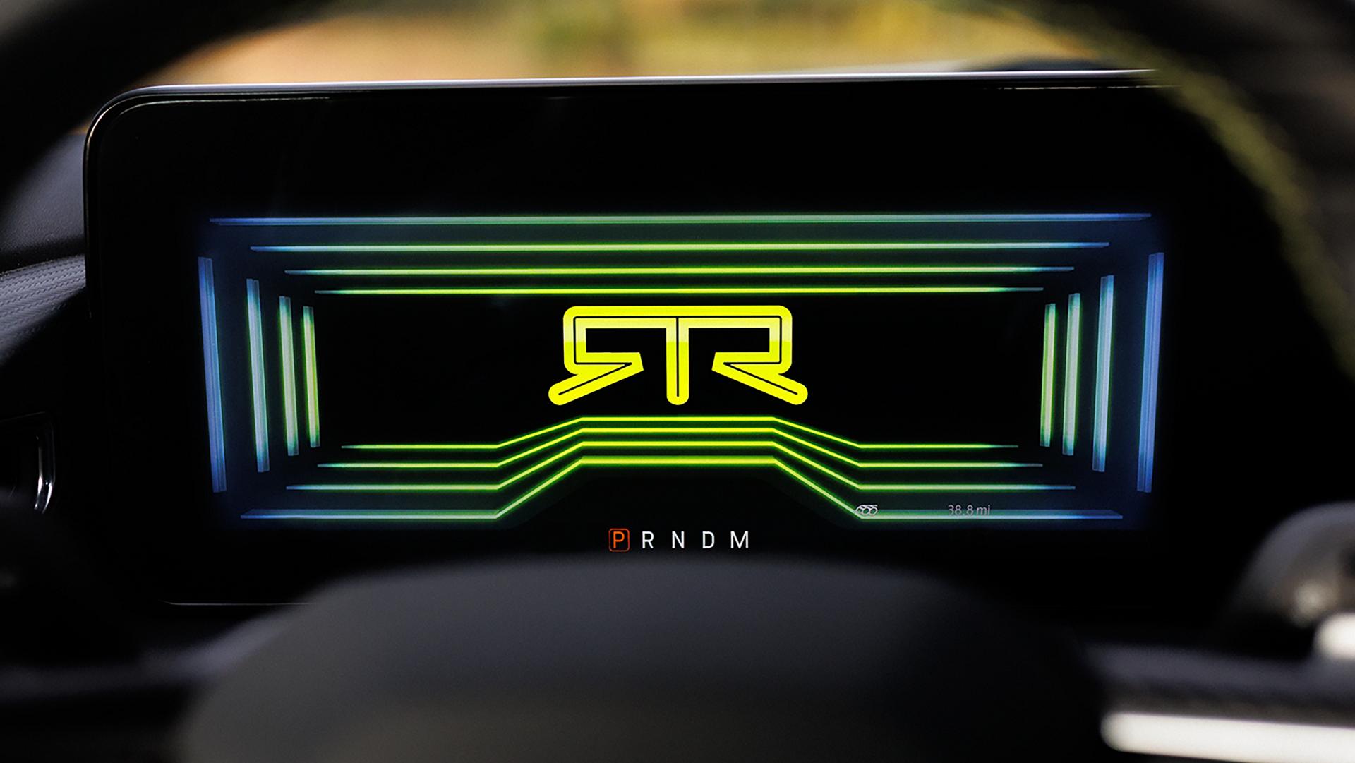 Ford Mustang® EcoBoost® coupé 2026 avec ensemble Mustang® RTR® en option et logo sur l’écran ACL de 12,4 po du tableau de bord