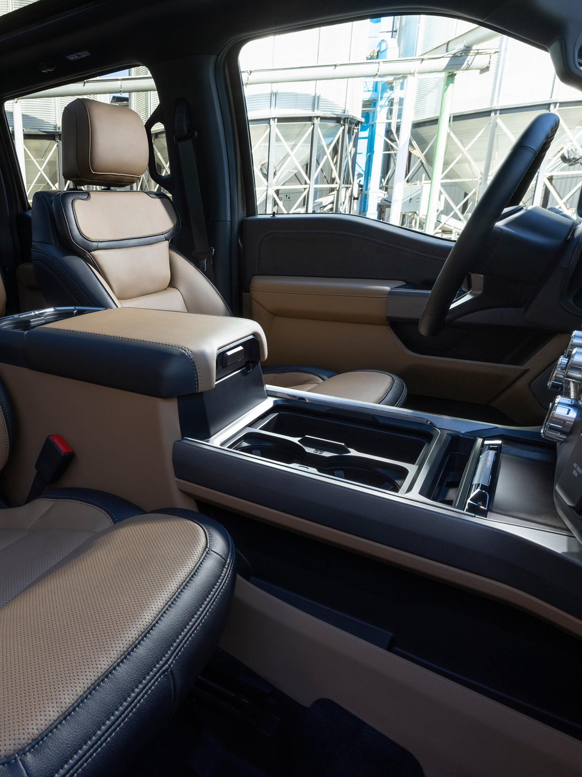 Vue intérieure de la camionnette Ford Super Duty® F-350® Lariat® 2027