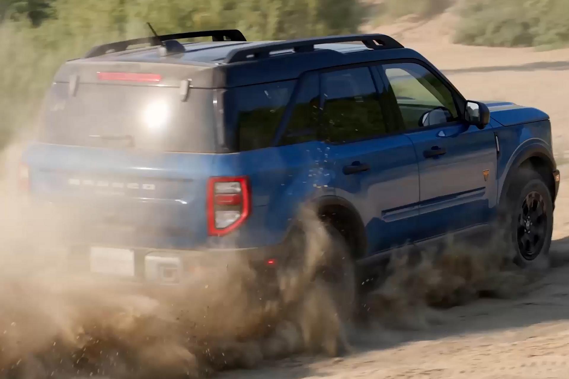 Un VUS Ford Bronco Sport® 2026 roulant sur du sable