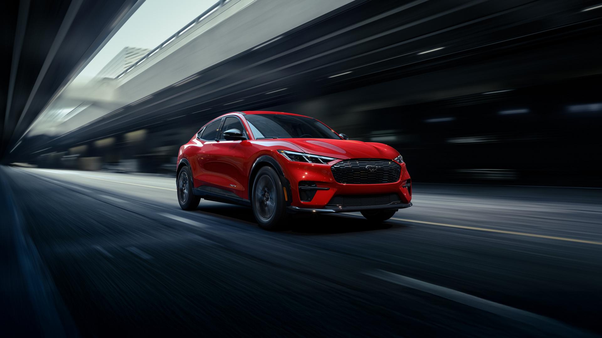 Modèle Ford Mustang Mach-E® Premium 2026 avec ensemble décor sport