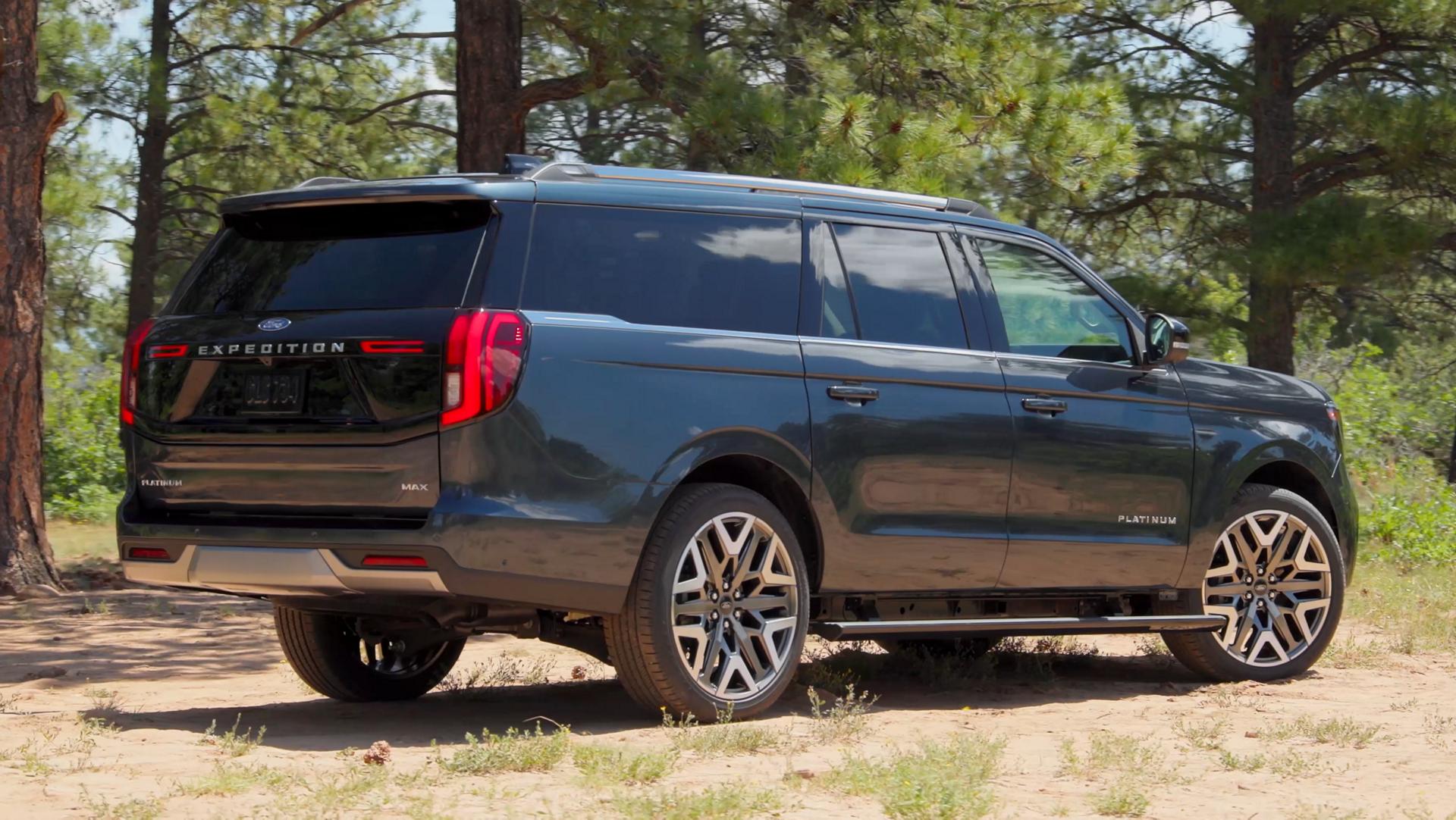 VUS Ford Expedition® King Ranch® 2026 immobilisé, avec marchepieds à déploiement électrique