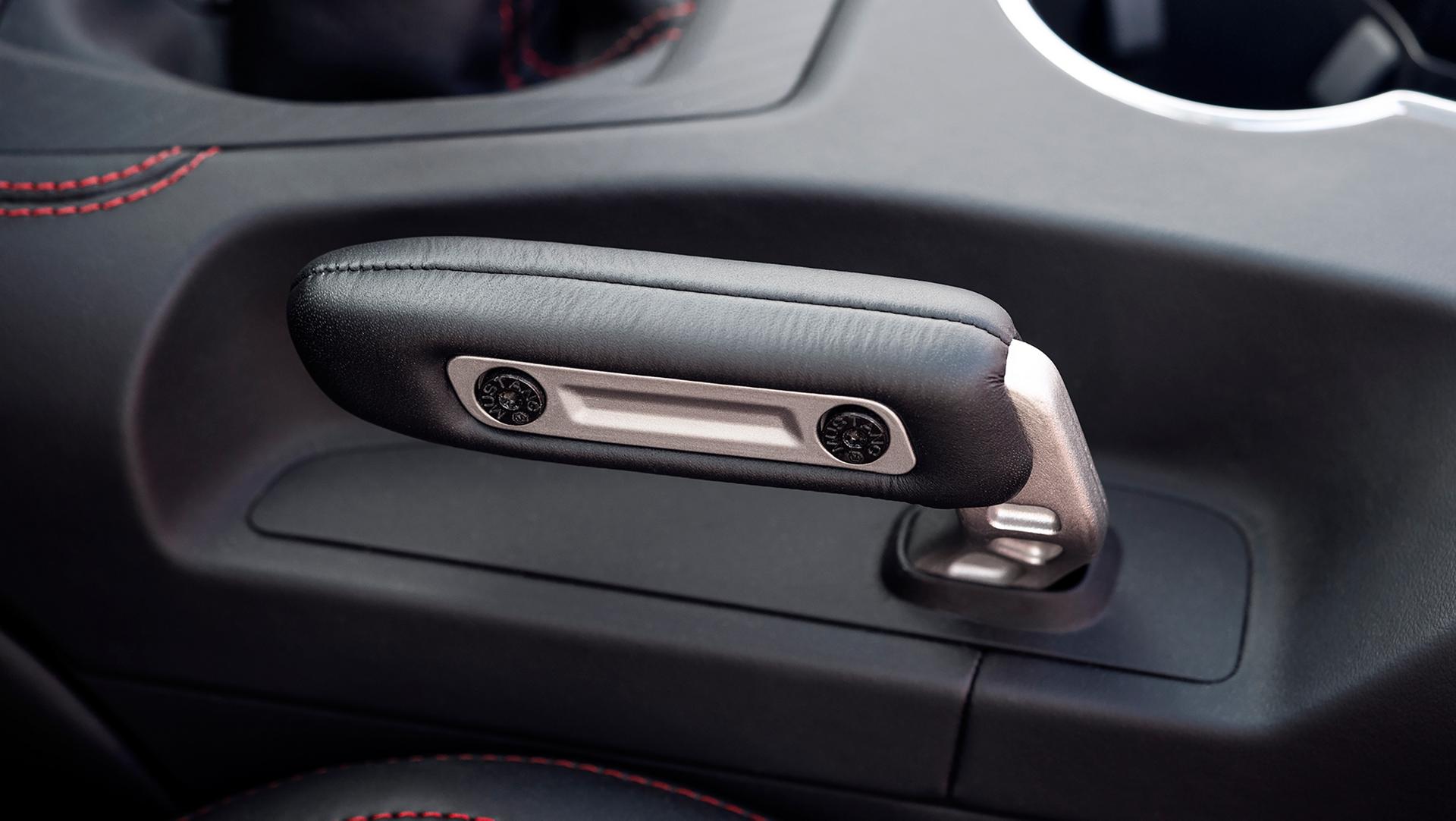 Ford Mustang® 2026 avec frein de dérive et intérieur rouge carmin en option