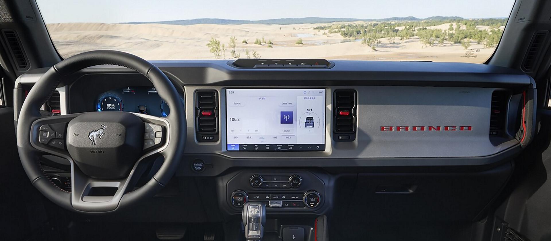 Le tableau de bord d’un VUS Ford Bronco® 2025, montrant l’écran tactile central de 12 po