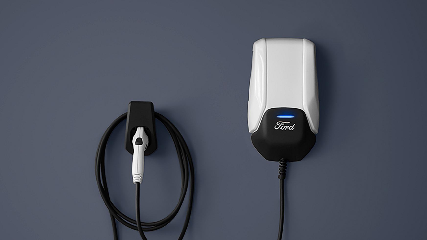 Station de recharge Ford Connected installée sur un mur