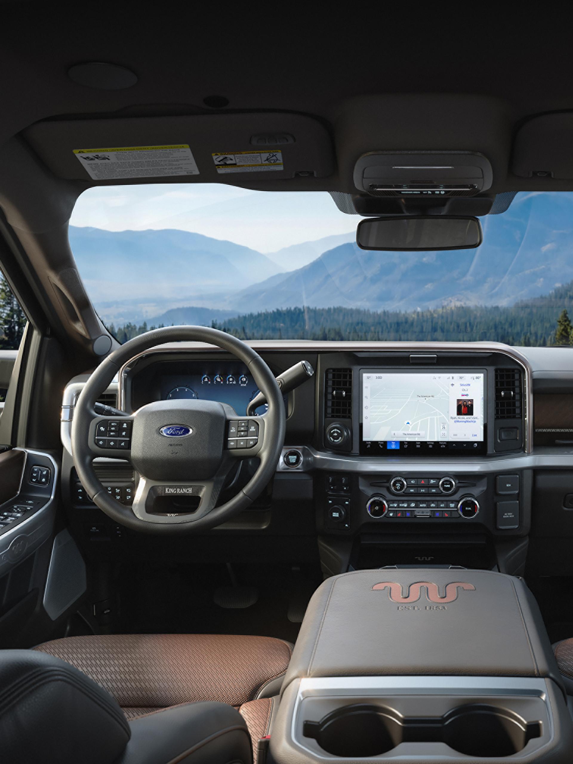 Vue intérieure du tableau de bord et du pare-brise du modèle Super Duty® F-250® King Ranch® 2027