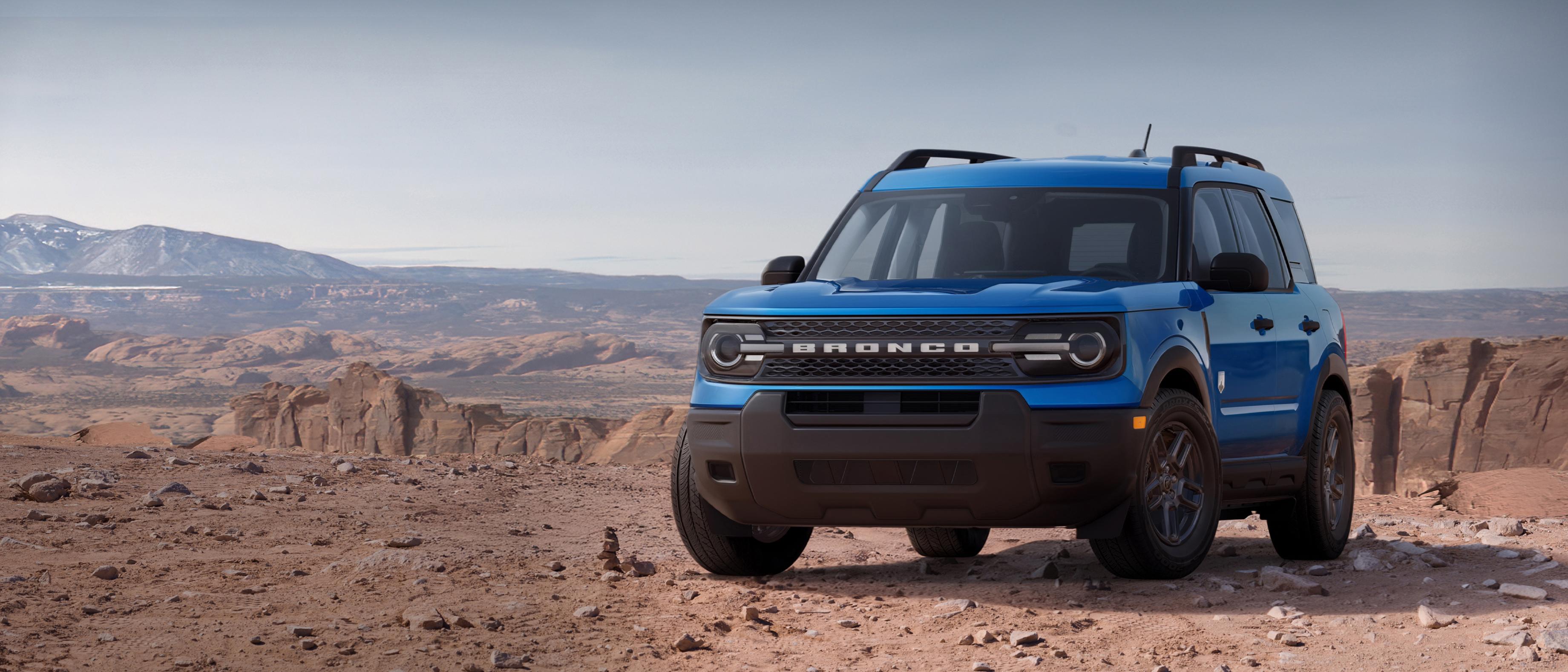 Modèle Ford Bronco Sport® Big Bend® 2026 stationné sur un terrain rocheux avec des formations rocheuses en arrière-plan
