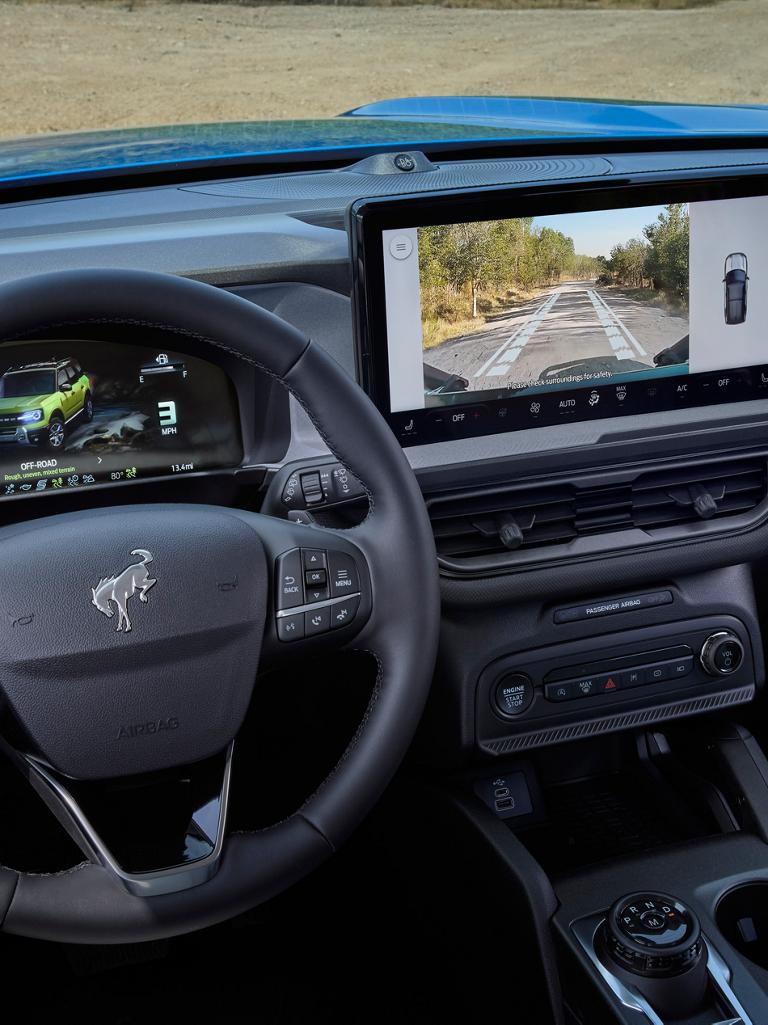 Image de l’écran d’affichage central mettant en évidence la vue 360 degrés de la caméra