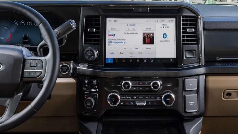 Vue intérieure d’un Ford Super Duty® F-350® 2026 avec l’ensemble ultime Lariat®