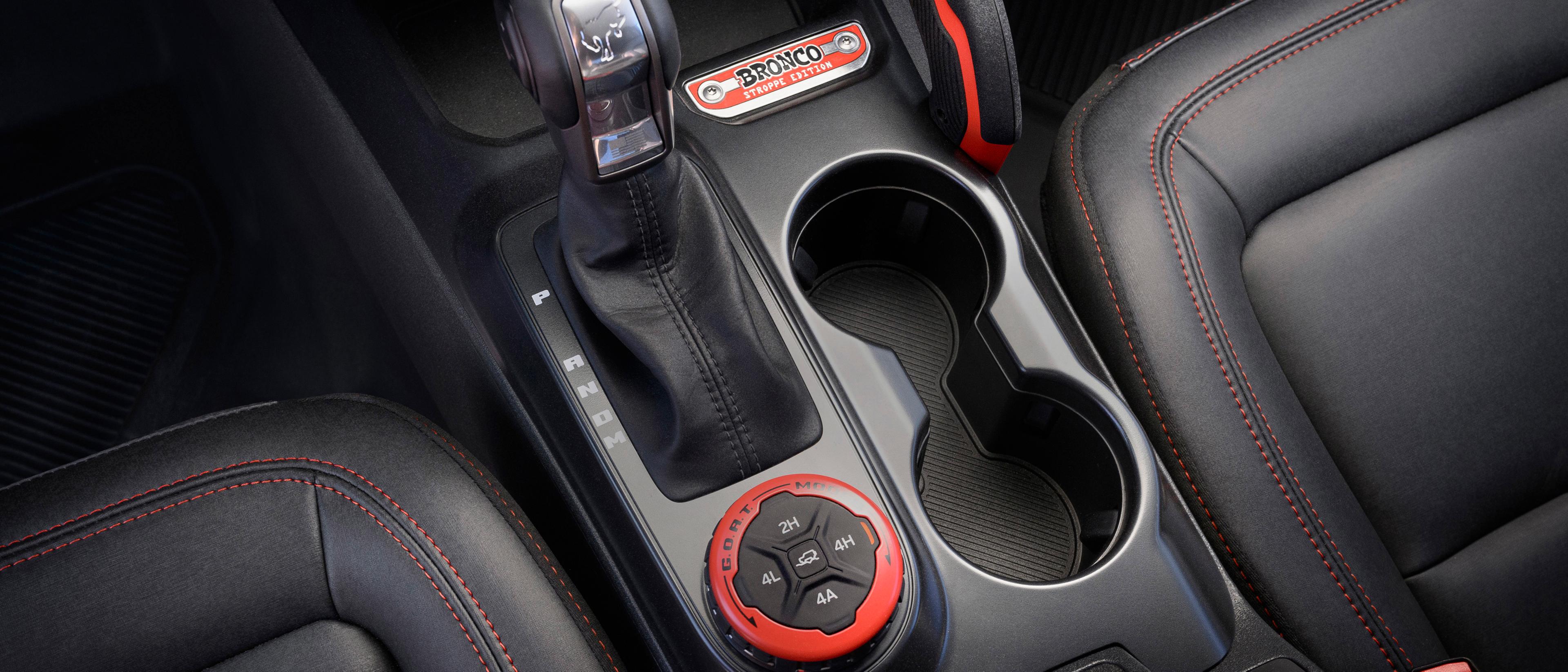 Gros plan de la console centrale d’un VUS Ford Bronco® Stroppe Edition 2025