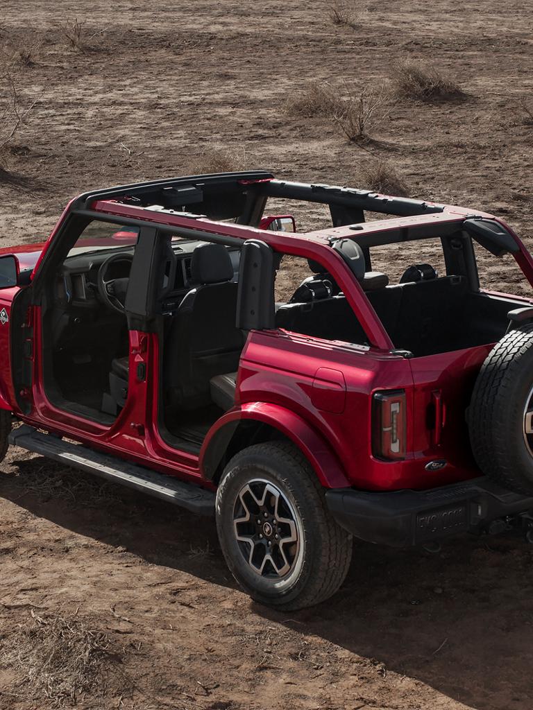 Un VUS Ford Bronco® avec les portières retirées