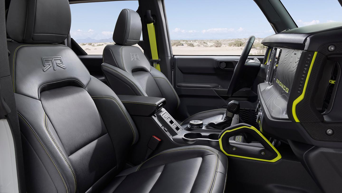 Sièges intérieurs et console de vitesses du Ford Bronco® RTR 2026