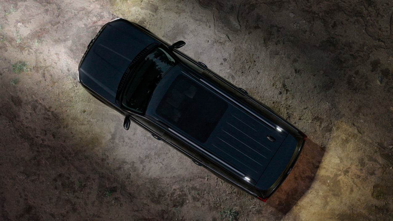 Vue aérienne d’un VUS Ford Expedition® 2027 avec éclairage de zone à 360 degrés en option