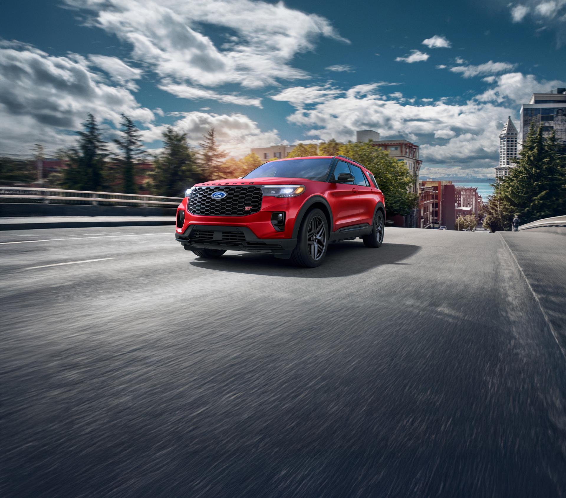 Ford Explorer® circulant sur une autoroute.